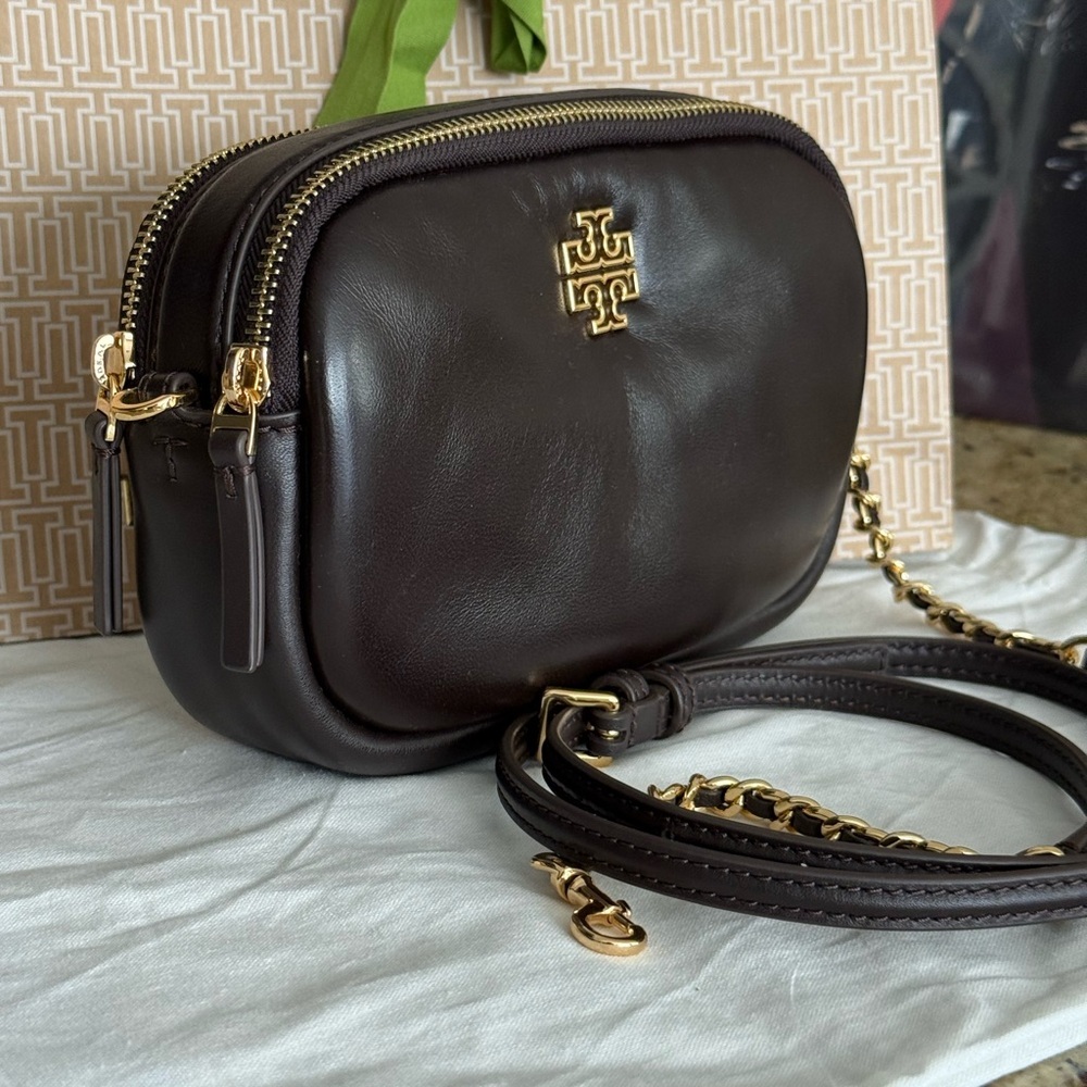 New Tory Burch BRITTEN LEATHER PUFFY in ❤️ CAMERA BAG DARK MAHOGANY